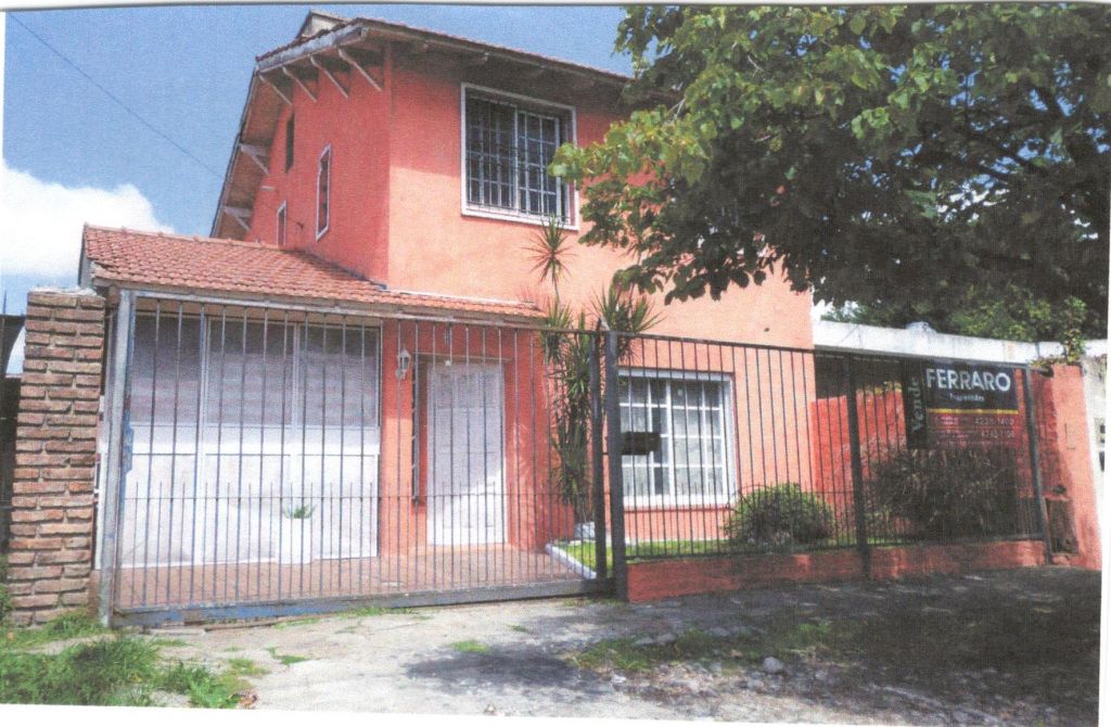 Casa e/ 2 plantas