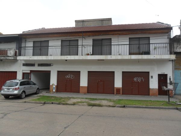 IDEAL INVERSOR 3 DEPTOS DE 3 AMB, + 3 LOCALES + GALPON