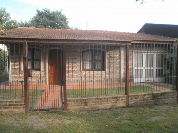 HERMOSO CHALET CON AMPLIO FONDO ARBOLADO