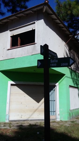 LOCAL y VIVIENDA  mas DEPARTAMENTO EN PLANTA BAJA en Esquina FACILIDADES DE PAGO