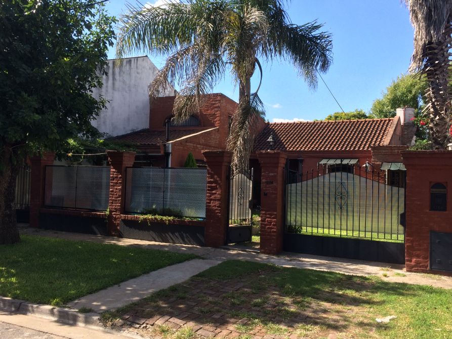 EXCELENTE CASA EN BUENA UBICACION