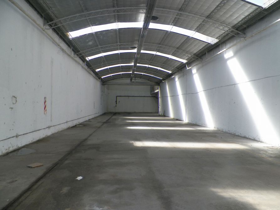 Galpón de 1600 m2 cubiertos.