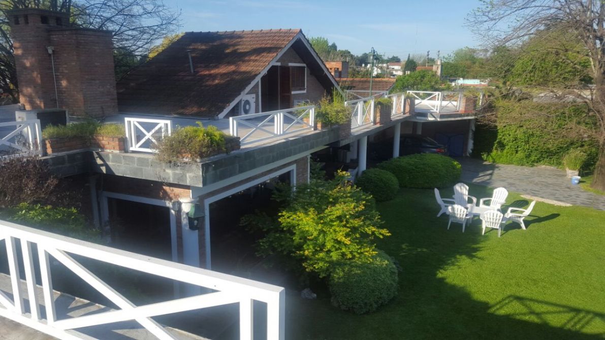 HERMOSA QUINTA EN ZONA TRANQUILA DE MONTE GRANDE! SUPER OPORTUNIDAD!!
