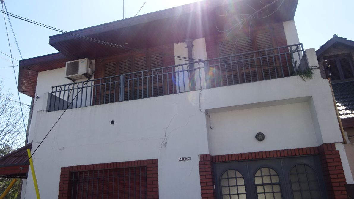 CHALET 2 AMB CON DPTO 2 AMB. IDEAL 2 FLIAS.