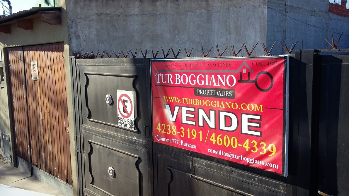 VENDE: CASA Y DEPTO.