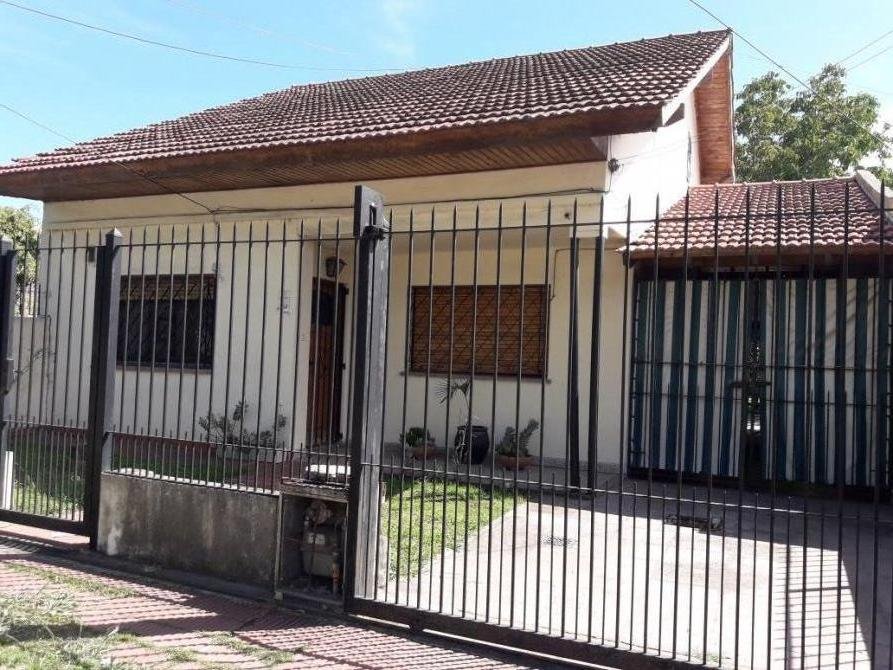 CHALET EN BURZACO CON EXCELENTE LOTE - APTO CREDITO.