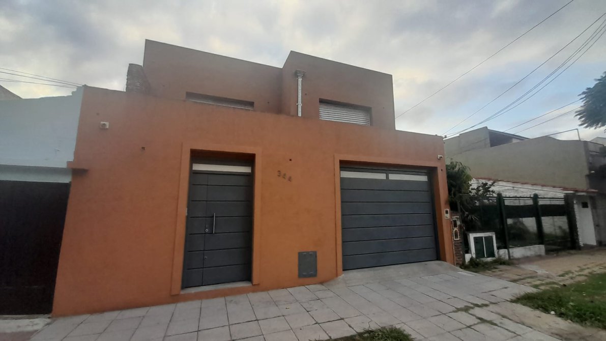 HERMOSA CASA 5Dormitorios En BANFIELD ESTE