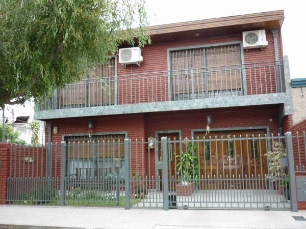 AMPLISIMA Y COMPLETA PROPIEDAD. 4 DORM. APTA A CREDITO!