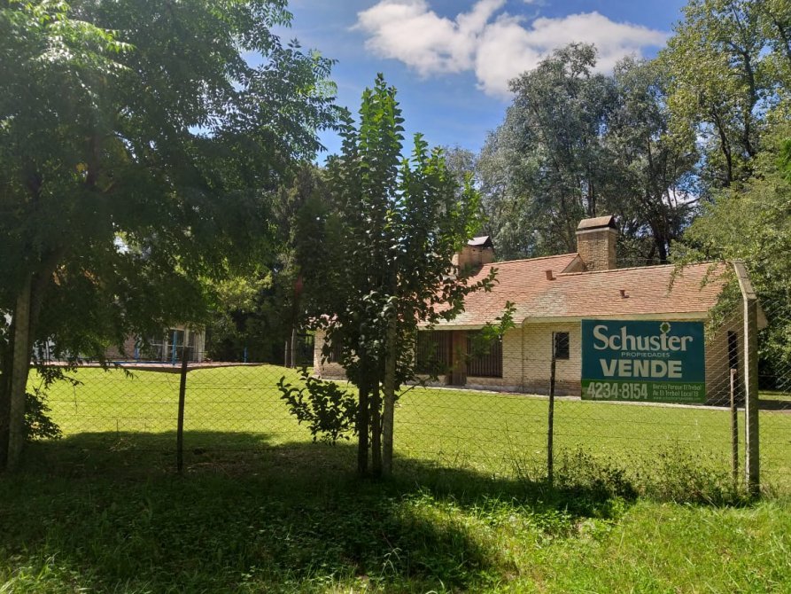 Retasada ! 2000 m2 de parque en barrio Links - 3 dormitorios piscina y quincho