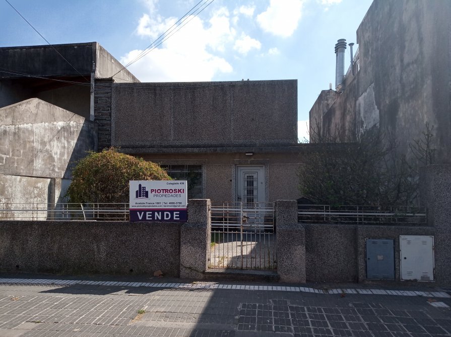 VENTA DE CASA EN LOTE DE 8.66M X 52M.