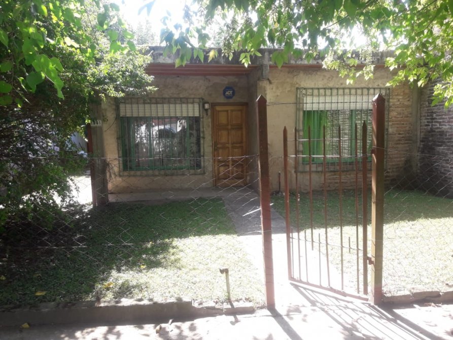 CASA DE 4 AMBIENTE EN VENTA EN RAFAEL CALZADA