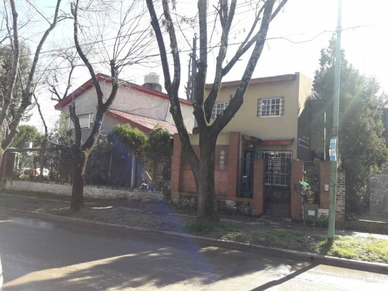 CHALET  DE  3 AMBIENTE  C/ DUPLEX DE 2 AMB. S/ TERRENO DE 500 M2 ORFILO RICO 601