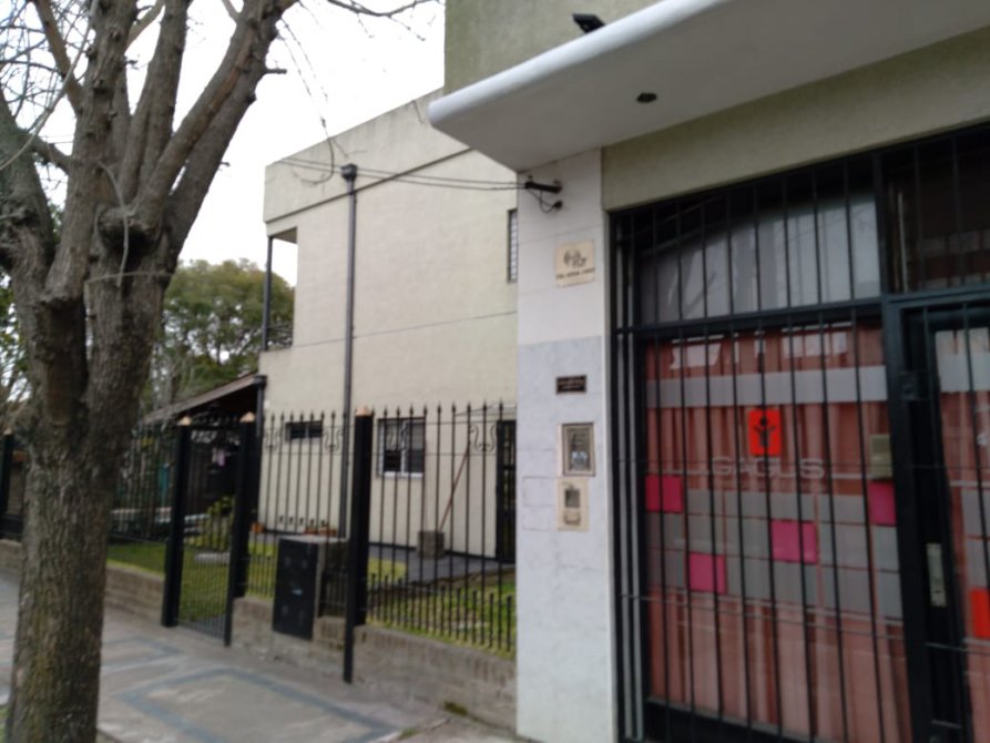 CASA Y LOCAL