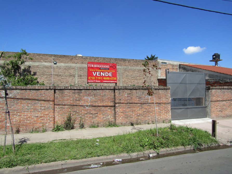 VENDE: CASA CON GRAN FRENTE A METROS DE LA AV. MONTEVERDE