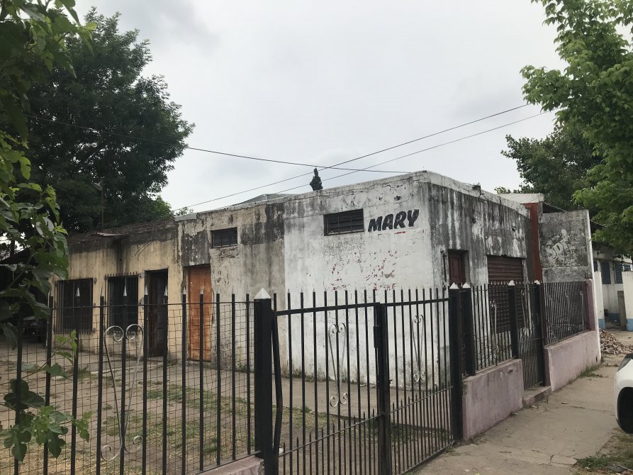 LOTE CON MEJORAS A LA VENTA