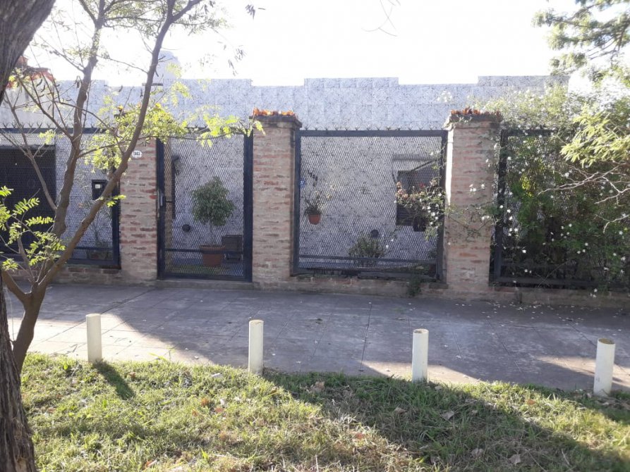 (( PROPIEDAD EN EXCELENTE  ZONA DE LUIS GUILLON ))