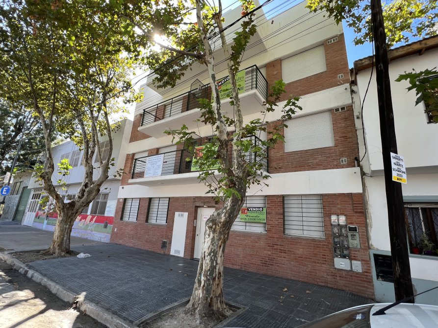 A estrenar, 3 Amb , Sin Expensas, por Escalera. Disponible 1º