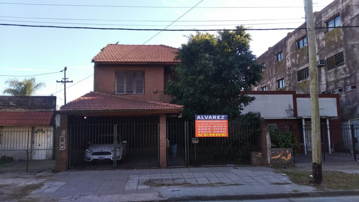 CASA EN VENTA - ACEPTA PERMUTA -  Madariaga N°637.