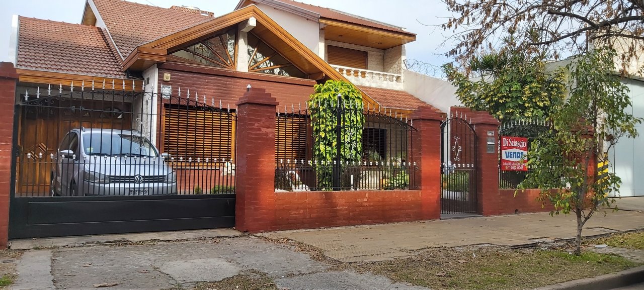 (( HERMOSA PROPIEDAD EN EXCELENTE ZONA DE LUIS GUILLON  ))
