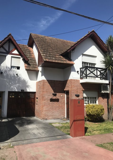 Duplex  a la vea en barrio Los Robles Casa 70