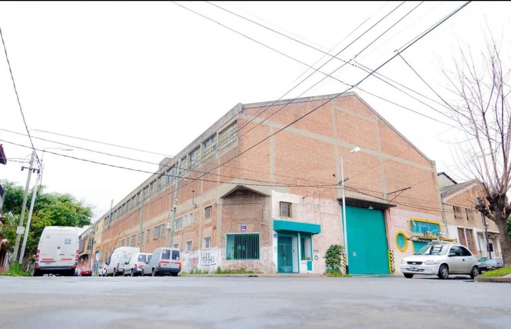 Galpón en venta de 3000 m2 cubiertos - AVELLANEDA-
