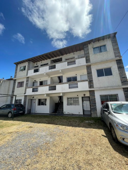 DEPARTAMENTO DE 3 AMB.  CON COCHERA A ESTRENAR