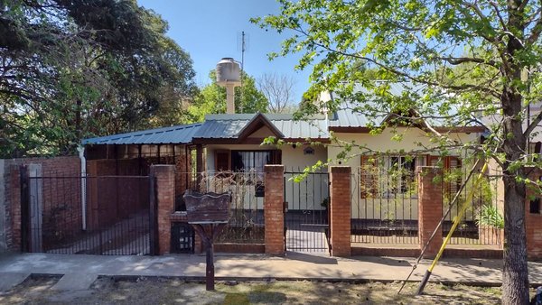 CHALET DE 3 AMB. Y DPTO ATRÁS C/ GRAN LOTE. BS.AS. 888 BURZACO