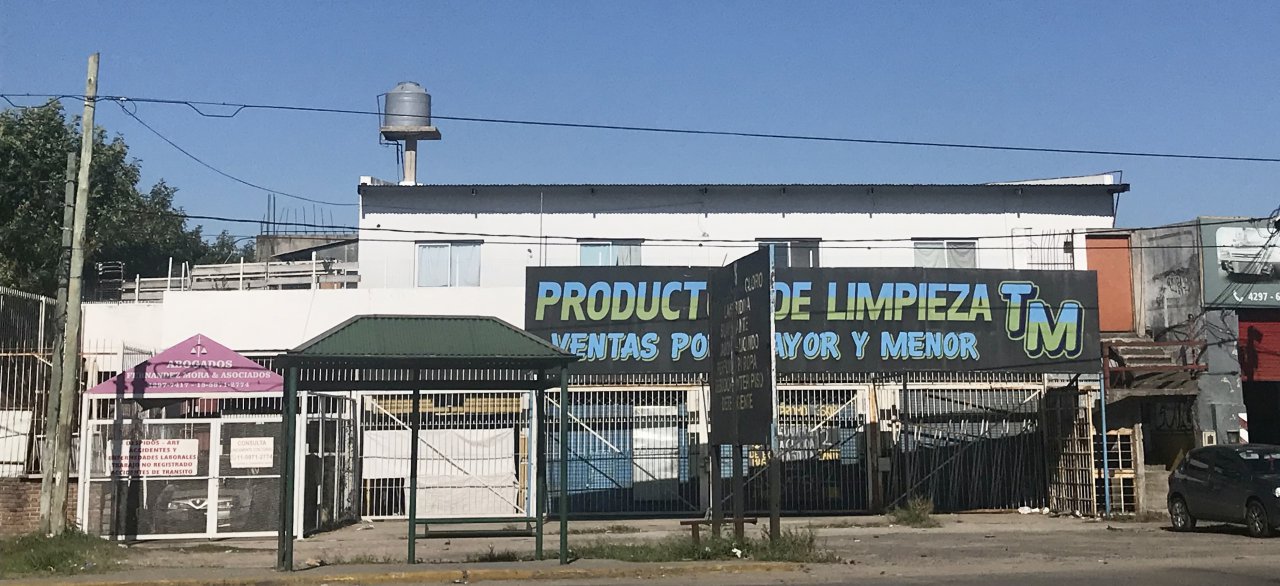 4 Locales c/ casa en planta alta en venta