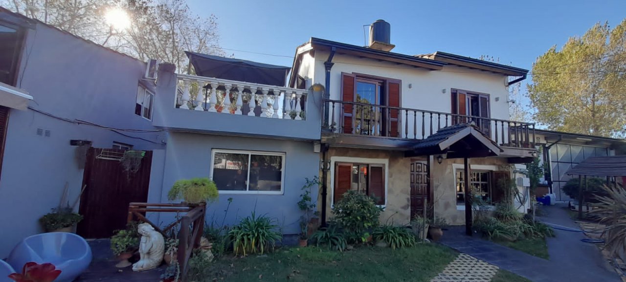 CHALET CON QUINCHO Y GALPON EN SANTA TERESITA