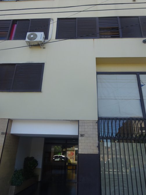 AMPLIO DPTO. DE 3 AMB. C/ COCH. AL FRENTE LAPRIDA 987 LDE ZAMORA