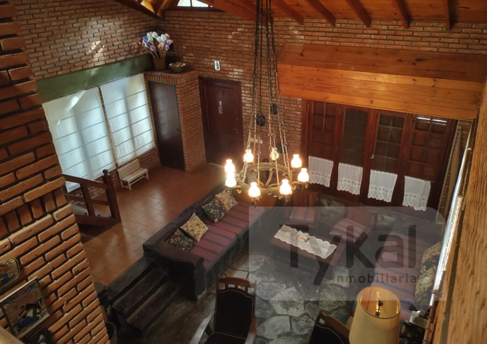 CASA EN LA LUCILA DE CATEGORIA