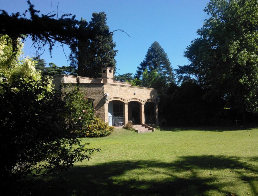 INIGUALABLE CASA DE 5 AMBIENTES SOBRE 4 LOTES, 1900 M2, EN MONTE GRANDE!