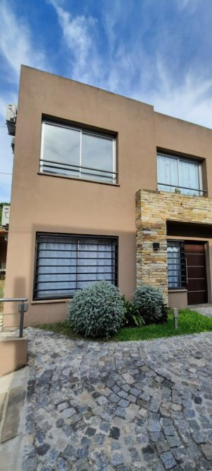 Excelente Duplex con Cochera Subterranea y Baulera, Bouchard 470. Adrogué