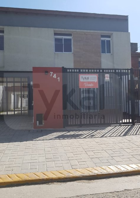 Departamento de dos ambientes con espacio vehicular
