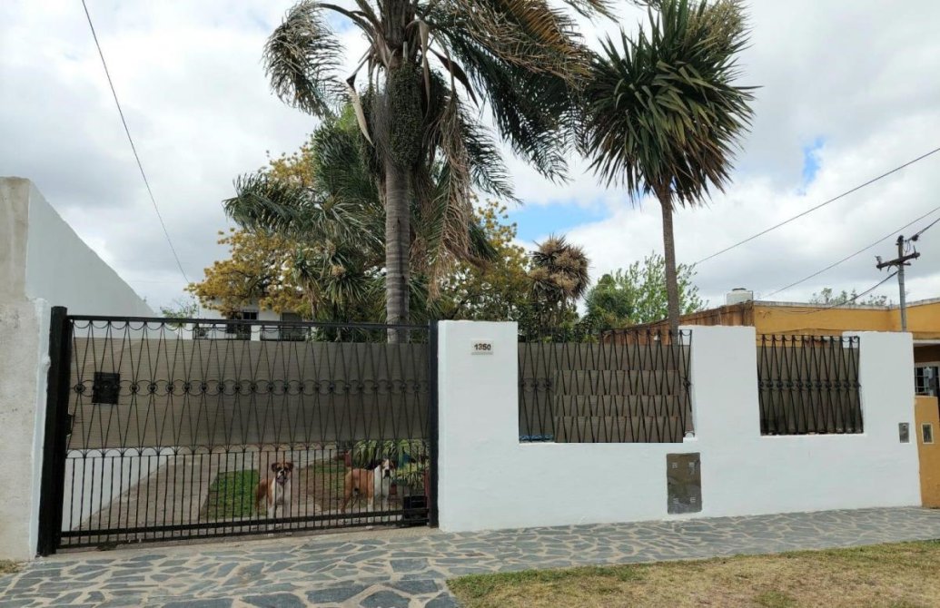 VENDE: CASA Y DEPTO. EN UN MISMO LOTE