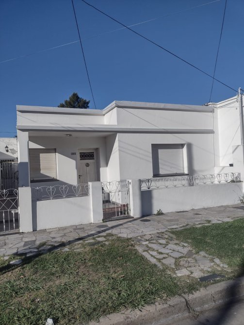 HERMOSA CASA TIPO PH, DOS AMBIENTES (LUIS GUILLON)