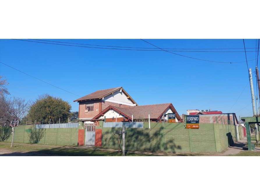 CHALET EN VENTA S/ 3 LOTES