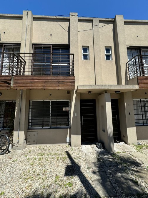 HERMOSO DUPLEX 3 AMBIENTES EN COMPLEJO