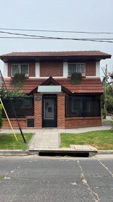 Hermosa casa 3 amb con piscina - Monte Grande