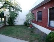 COMODA CASA AMERICANA  DE 4 AMB. EN MIGUEL DE CERVANTES SAAVEDRA 100 ADROGUE