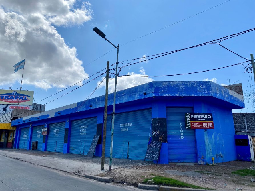 6 LOCALES EN BLOCK EN VENTA