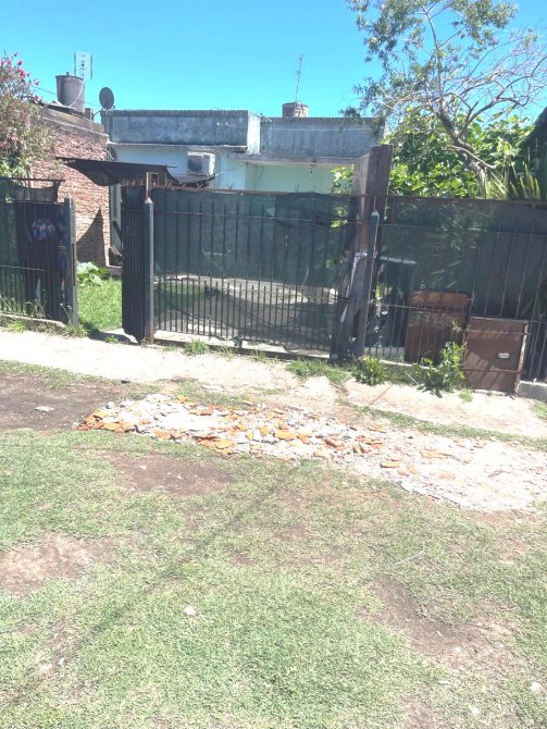 OPORTUNIDAD - CASA A REFACCIONAR C/LOCAL AL FTE SOBRE AV MONTEVERDE 2740 BURZACO