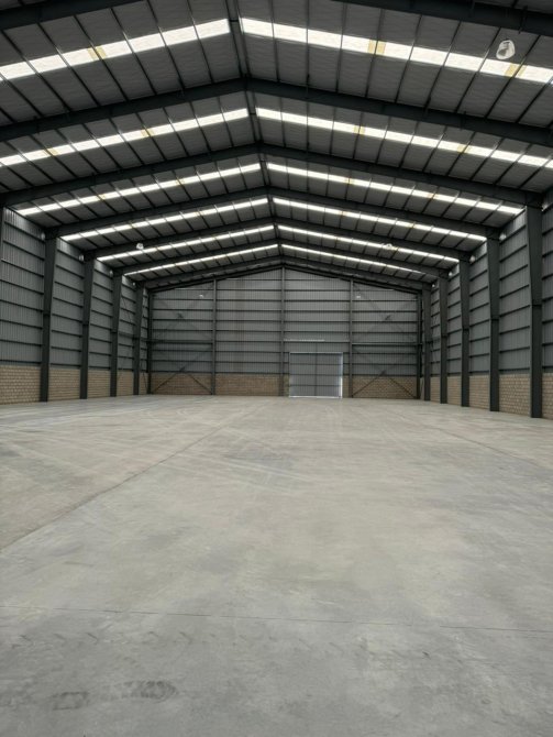 Galpon en ALQUILER de 2100 m2 cubierto + playa -  PARQUE INDUSTRIAL PIBERA - BERAZATEGUI.