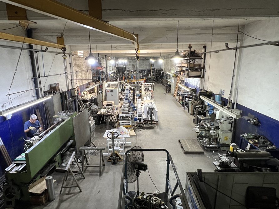 Venta, Taller Industrial 8,66 X 44, Oficinas/vestuarios/comedor/terraza y Parrilla