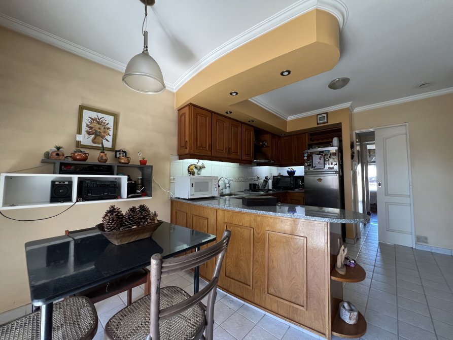 En Venta, Gran Piso 4 Ambientes, con Cochera Cubierta, Pleno Lanúsita
