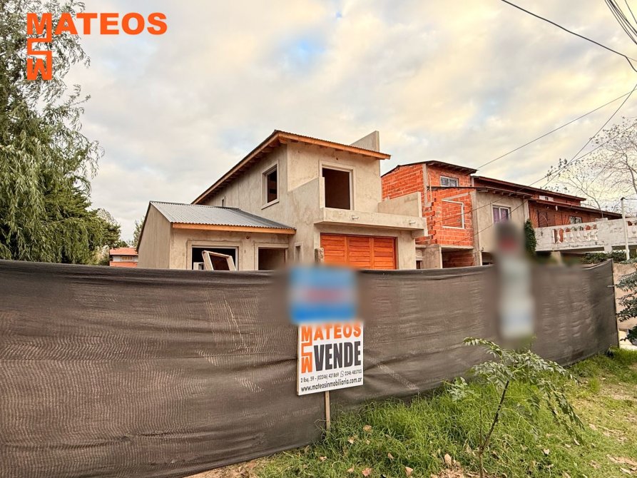 VENTA CONJUNTO A ESTRENAR  DE CHALETS A 500 MTS DEL MAR