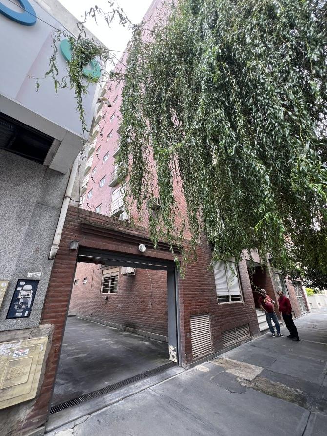 Alquiler, Cochera, Pleno Lanúsita. Techada en Subsuelo