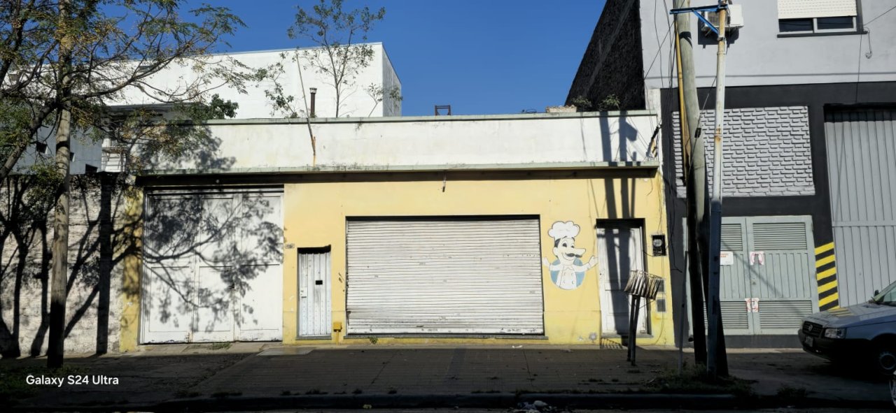 GALPON EN ALQUILER - 440 M2 - SARANDI.
