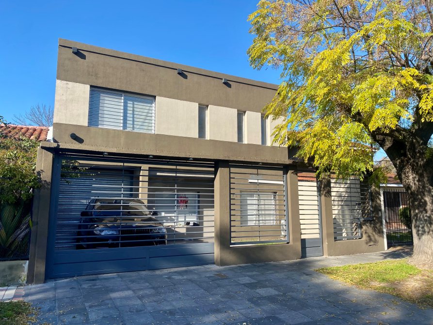 CASA DE DOS PLANTAS EN VENTA