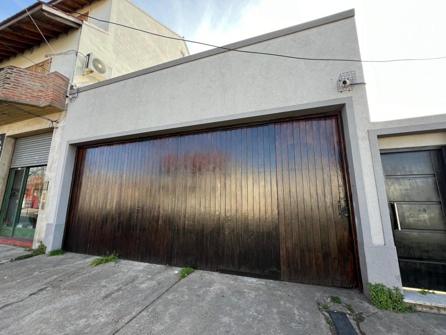 VENTA - GALPON DE 135 M2 + MONOAMBIENTE DE 60 M2 - SARANDI AVELLANEDA